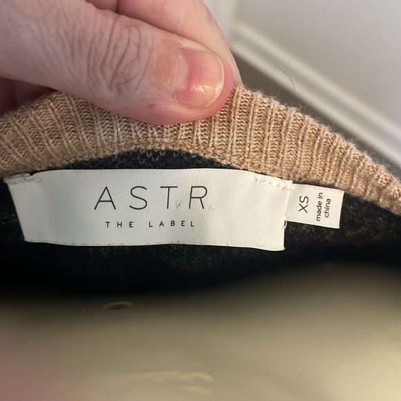 Astr the Label Tan and Black Zebra Print Fuzzy Cozy Sweater XS - Picture 5 of 6